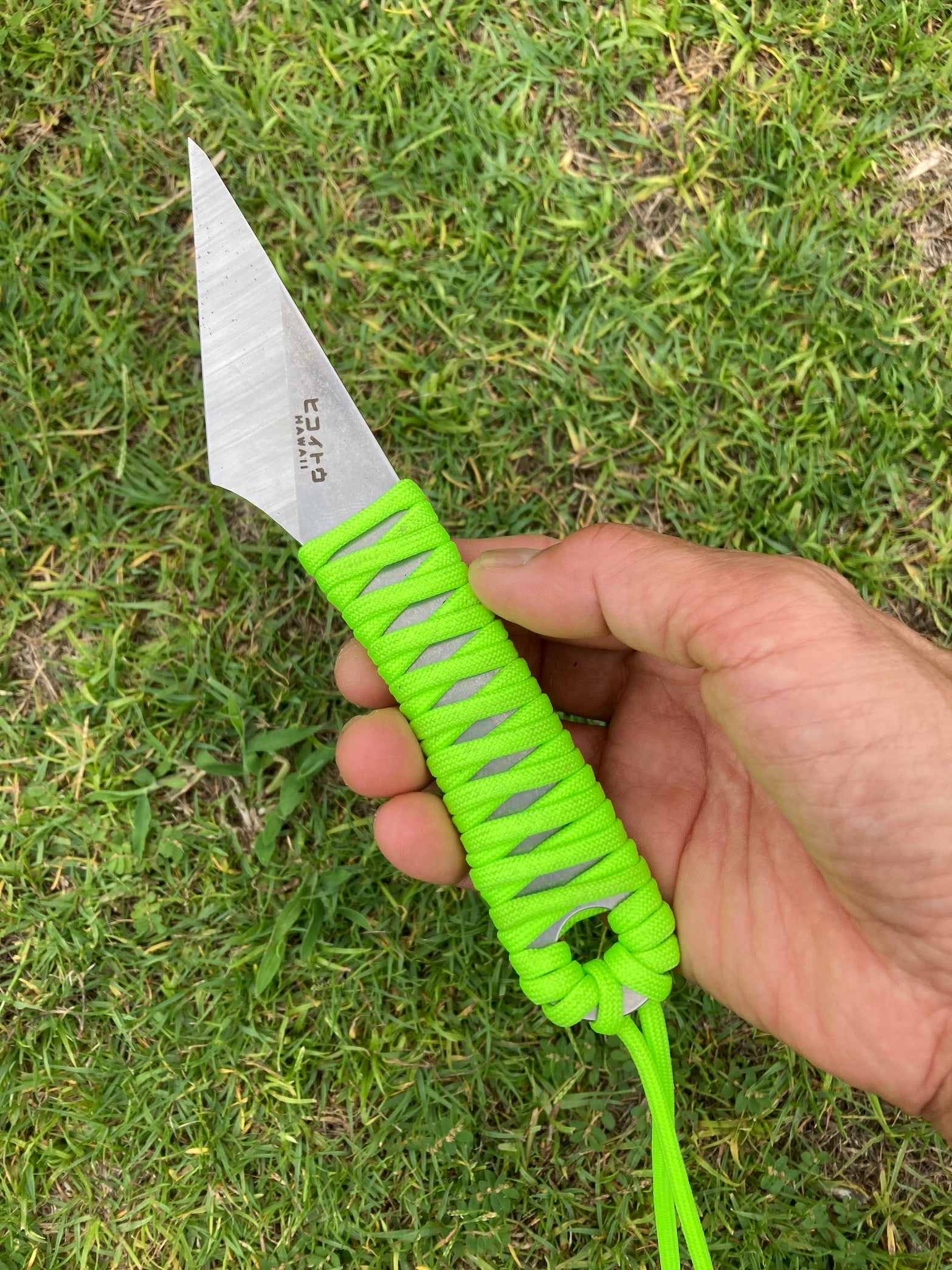 kiridashi-with-lime-green-paracord-hiko-ito