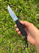 Load image into Gallery viewer, Sketto Lite with Black Paracord (Flat Sheath)