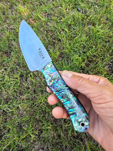 Load image into Gallery viewer, EDC Skinner_Paua handle
