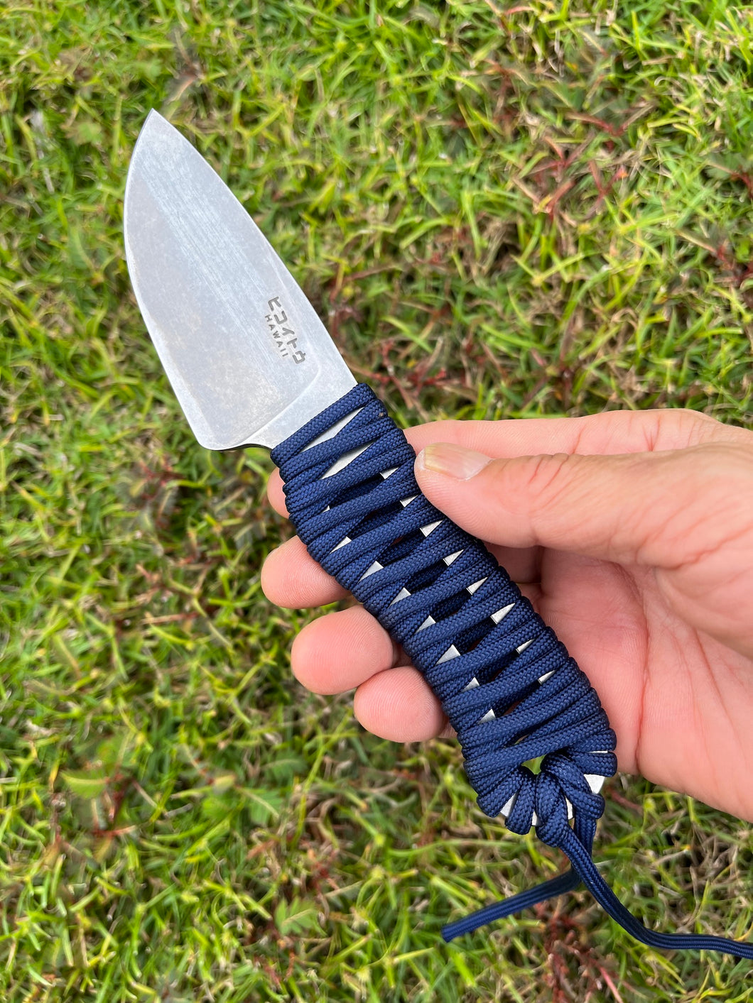 EDC Skinner Lite with Navy Paracord