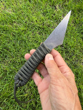 Load image into Gallery viewer, Kiridashi with Moss Green Paracord
